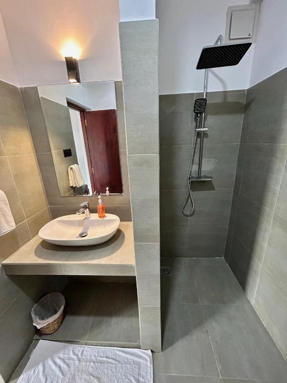Koupelna v ubytování Reef Bungalow Hotel