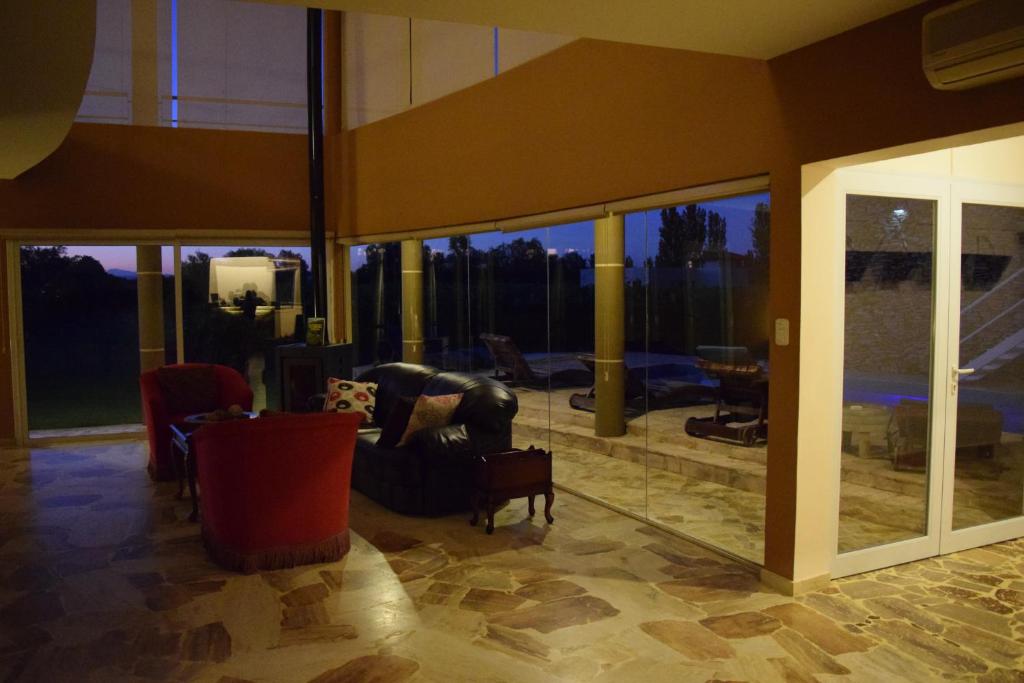 Un lugar para sentarse en Chaglasian Wine & Suites