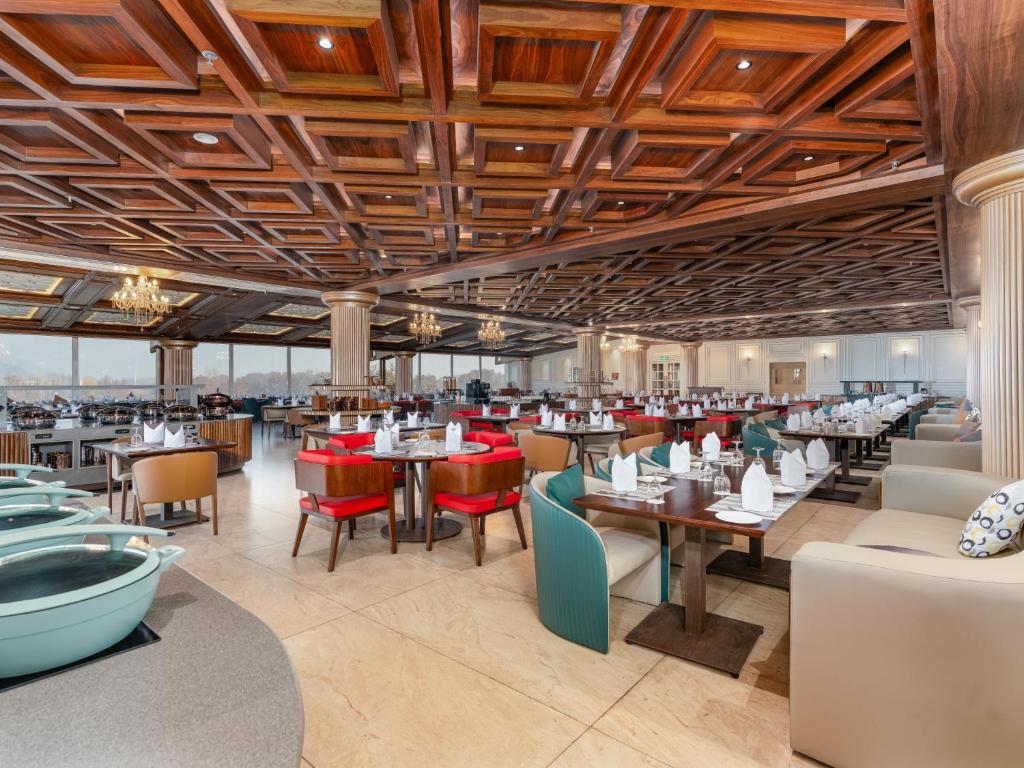 Restaurace v ubytování Sarovar Premiere Srinagar