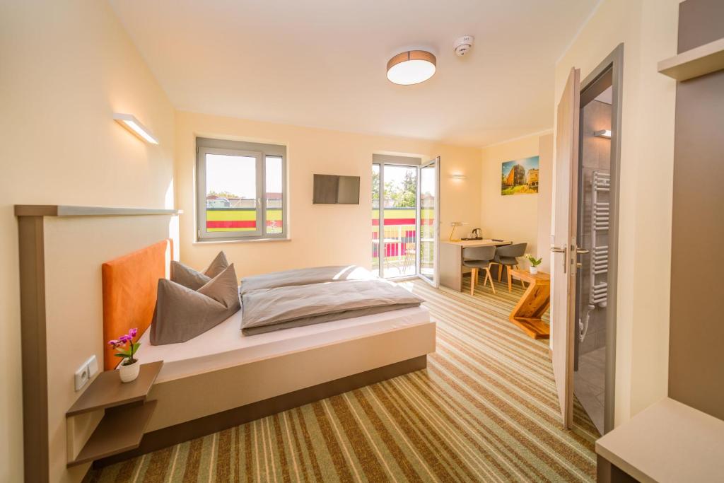 ELLY Hostel - Double Room - Disability Access