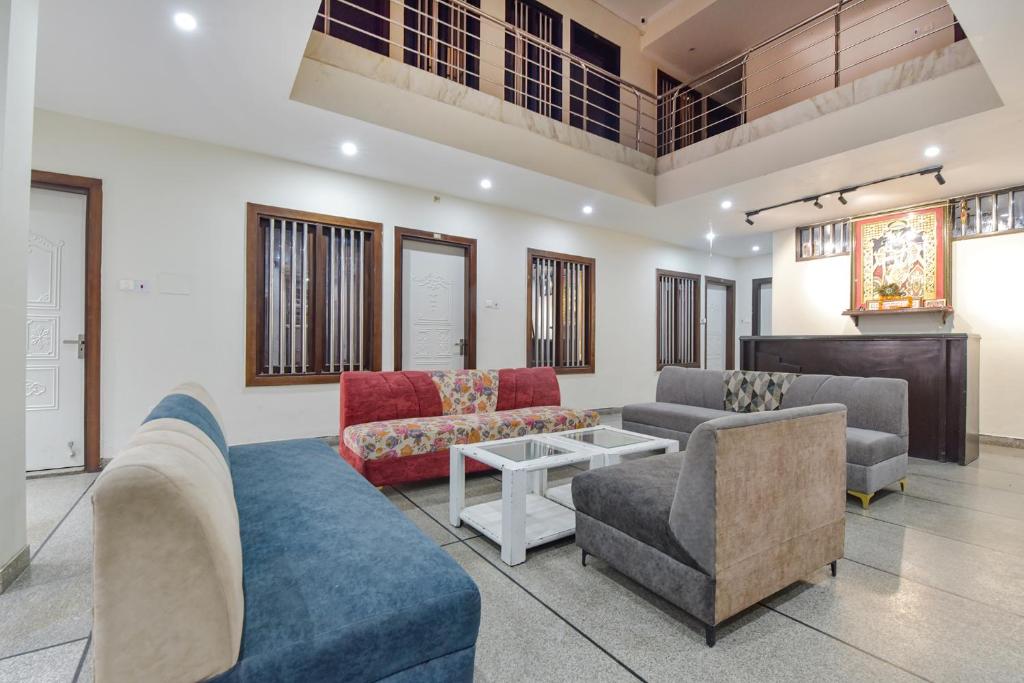 Posezení v ubytování FabHotel Prem Bihari