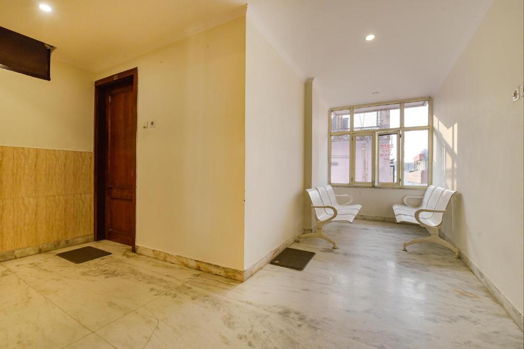 Posezení v ubytování FabHotel Prem Bihari