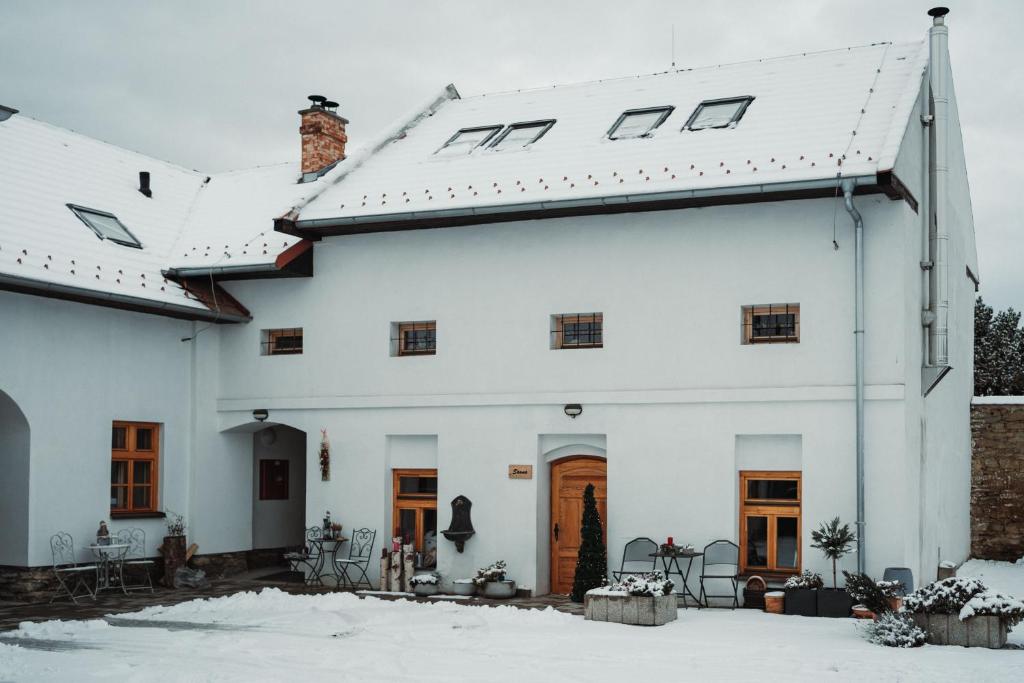 ČÁKYHO KÚRIA - apartmán pre 5 osôb s krbom a saunami v zimě