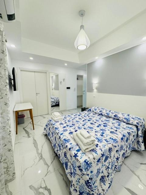 Postel nebo postele na pokoji v ubytování Limoni Inn Messina