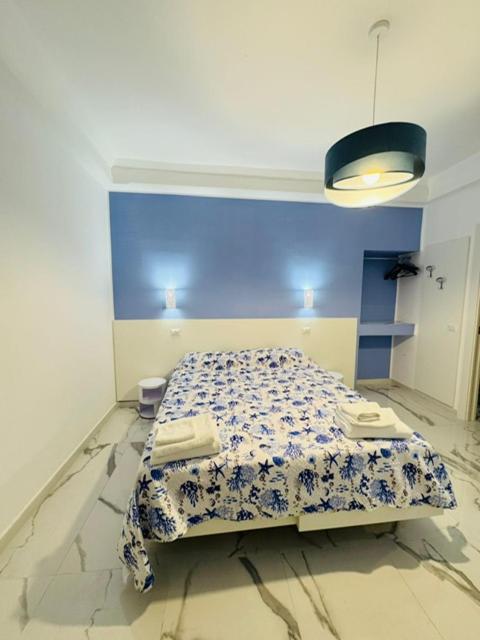 Postel nebo postele na pokoji v ubytování Limoni Inn Messina