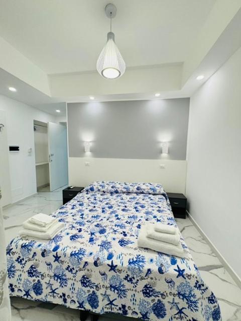 Postel nebo postele na pokoji v ubytování Limoni Inn Messina