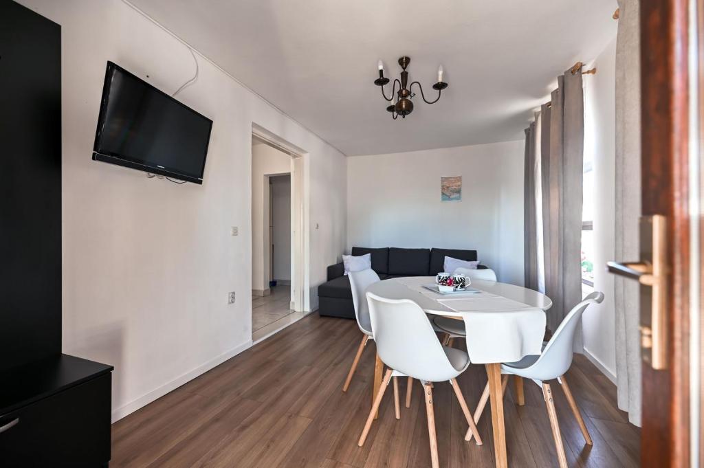 Telewizja i/lub zestaw kina domowego w obiekcie Apartment Rajna
