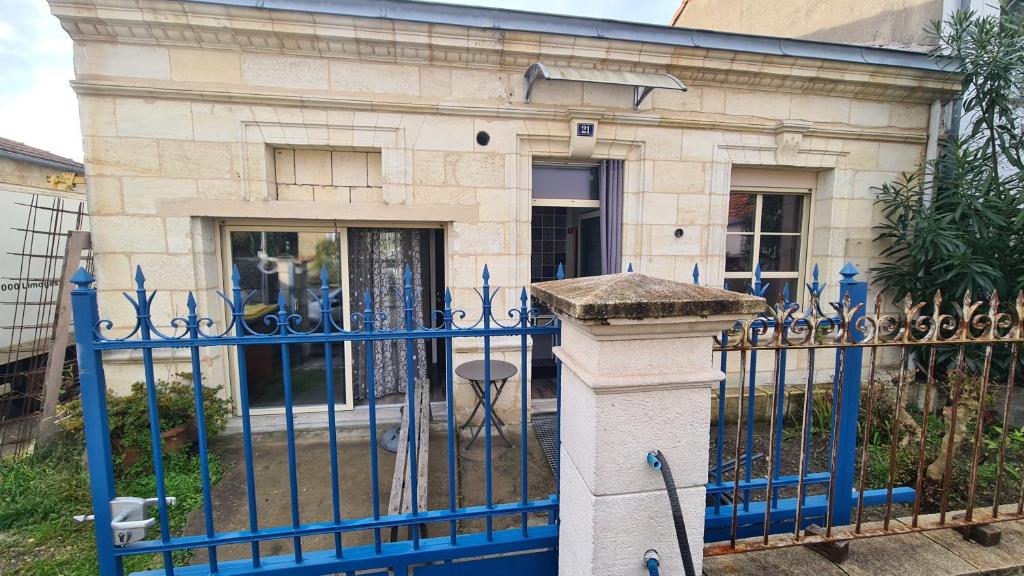 a blue fence in front of a building at Appart Hôtel Le Ptit Bec in Bègles