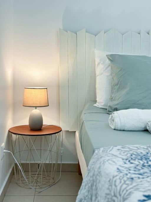 Letto o letti in una camera di Bel appartement duplex T4 Laboté, vue mer, a 600m de la plage de Diamant
