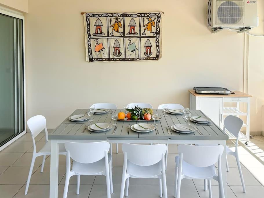 Foto dalla galleria di Bel appartement duplex T4 Laboté, vue mer, a 600m de la plage de Diamant a Le Diamant