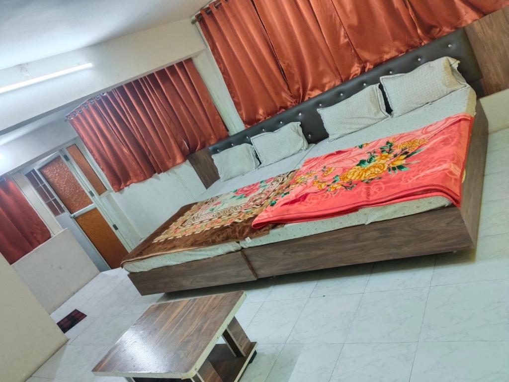 Hotel Shree Radhe Krishna Palace - Family Room