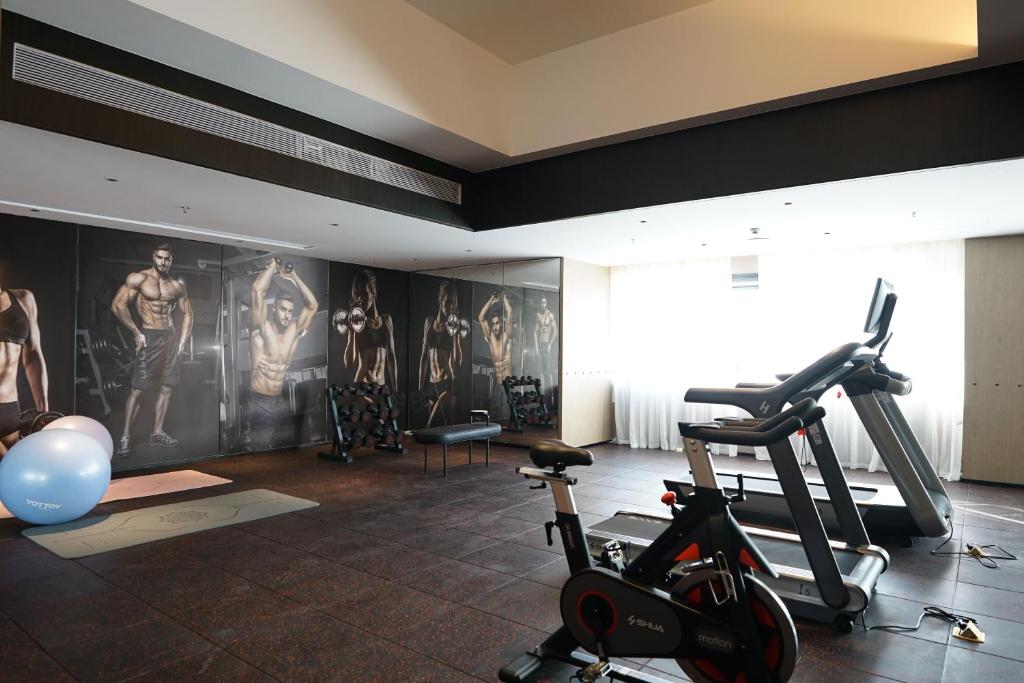 Fitness centrum a/nebo fitness zařízení v ubytování Arthur Hotel Liwan COCO Park Guangzhou-24H Coffee&Low Tea & Free Shuttle Bus For Canton Fair By Paco Group