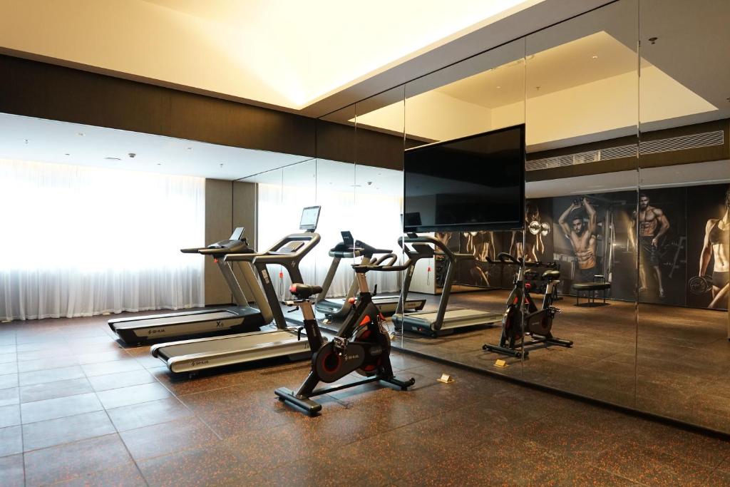 Fitness centrum a/nebo fitness zařízení v ubytování Arthur Hotel Liwan COCO Park Guangzhou-24H Coffee&Low Tea & Free Shuttle Bus For Canton Fair By Paco Group