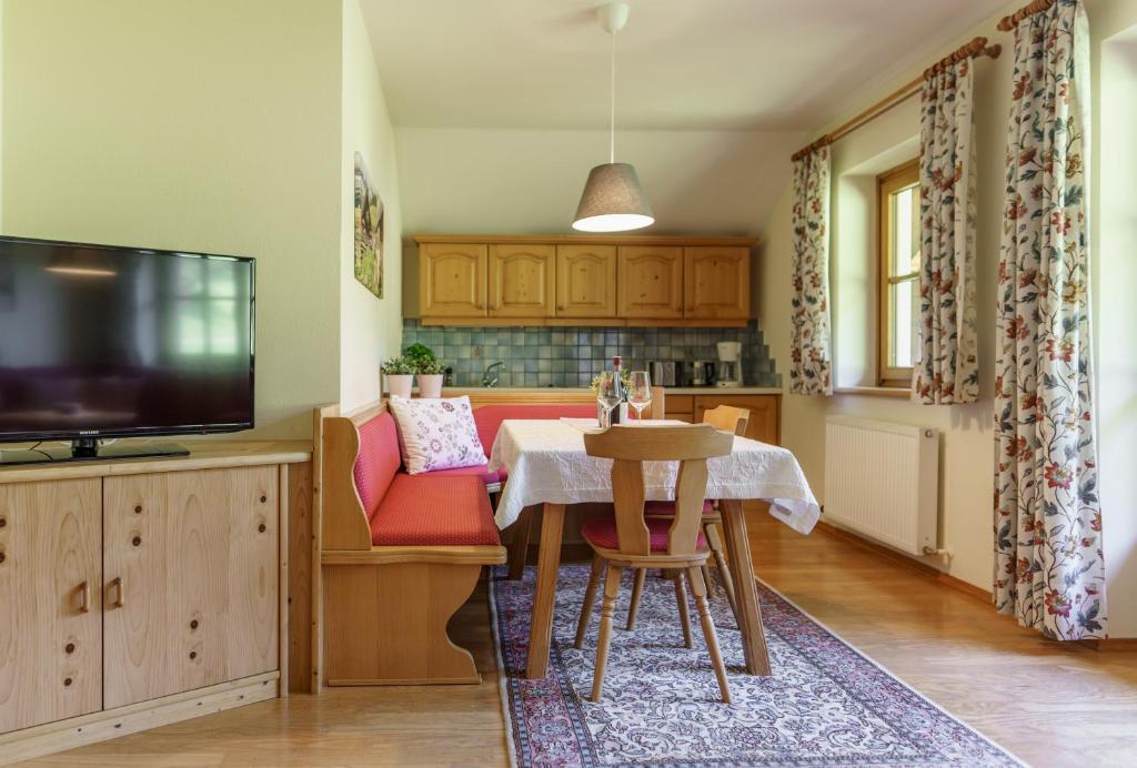 Kuchyň nebo kuchyňský kout v ubytování Landhaus Birgbichler - Apartments in Ramsau am Dachstein - inklusive SOMMERCARD!