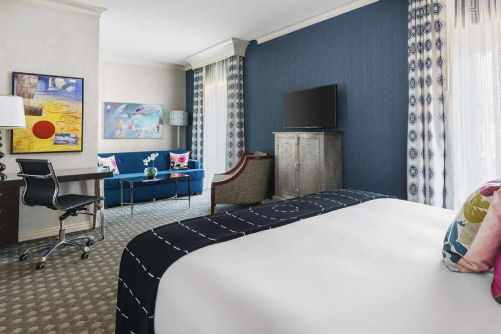 Ein Bett oder Betten in einem Zimmer der Unterkunft The Marker Union Square San Francisco