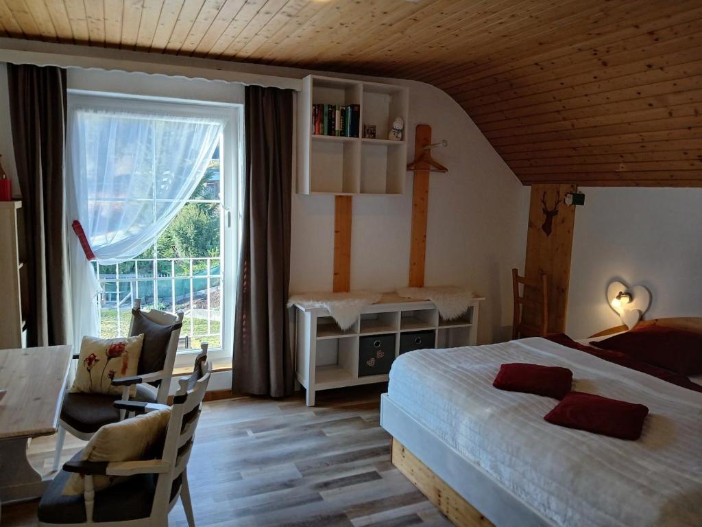 Postel nebo postele na pokoji v ubytování Haus Holunder Weissbriach