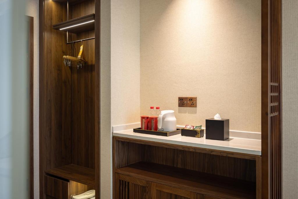 Fotografie z fotogalerie ubytování Honglu Garden Hotel Xi'aHonglu Garden Hotel Xi'an Bell and Drum Tower Huimin Street Store & 2 bottles of Budweiser beer for free v destinaci Si-an