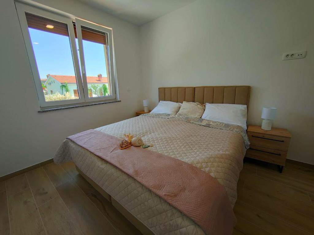 Postel nebo postele na pokoji v ubytování Villa Lea Marezige Koper