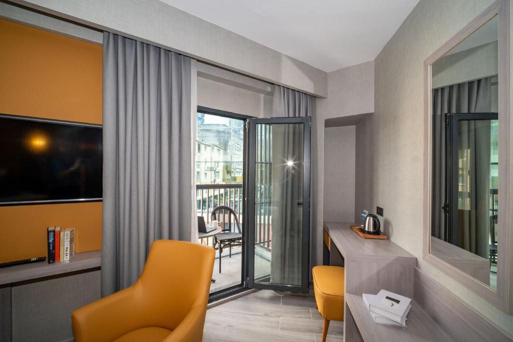 TV a/nebo společenská místnost v ubytování Icon Hotel Bomonti