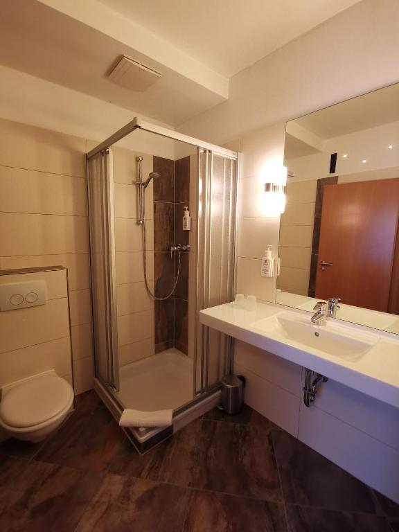 Koupelna v ubytování Hotel Bördehof, direkt an der A2 & A14, Restaurant, Tagung, individuell