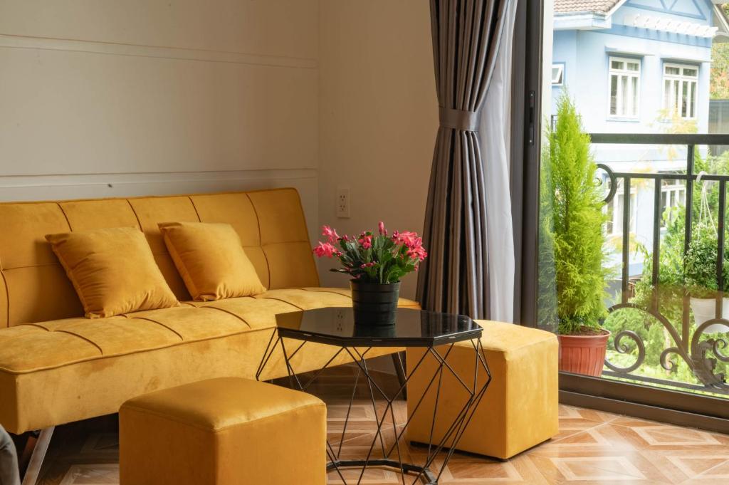 Posezení v ubytování LÉ BOISE HOTEL Đà Lạt