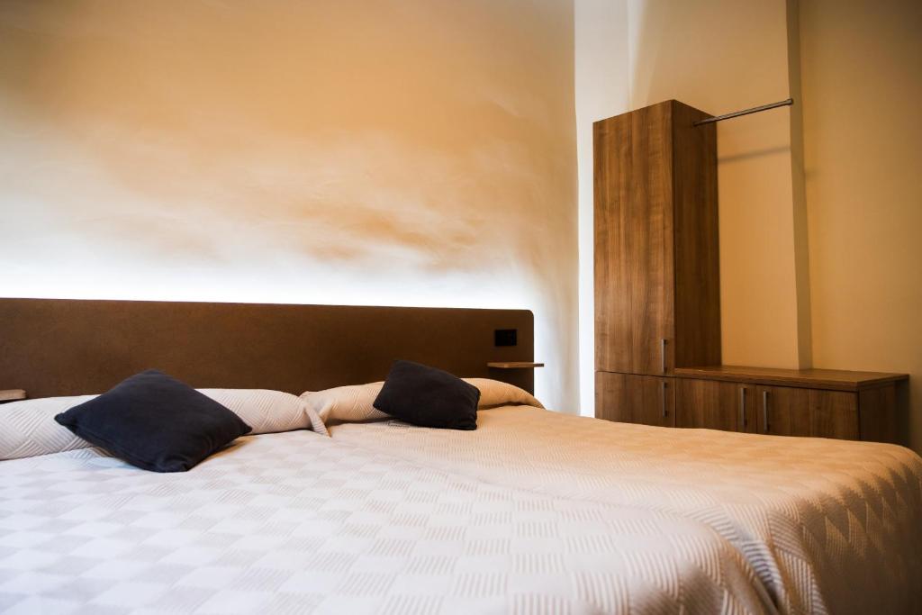 Posteľ alebo postele v izbe v ubytovaní Apartamentos Reyes Católicos