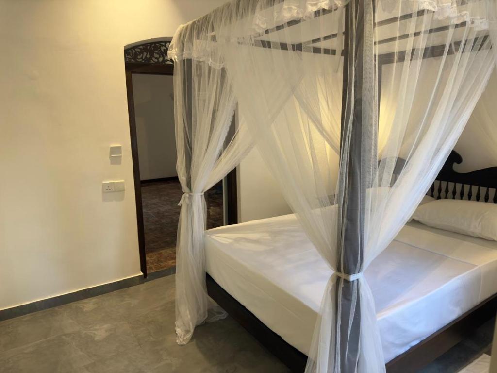 Postel nebo postele na pokoji v ubytování The Residence Bentota