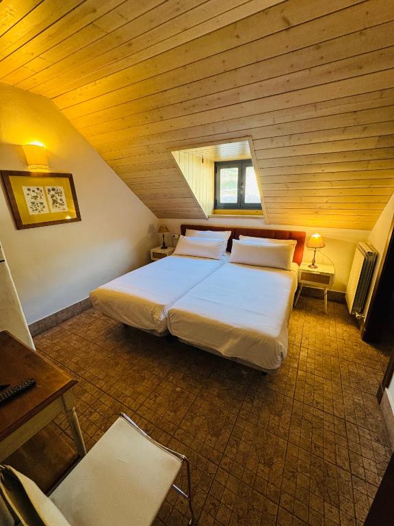 Postel nebo postele na pokoji v ubytování Hostal Nau Pradets