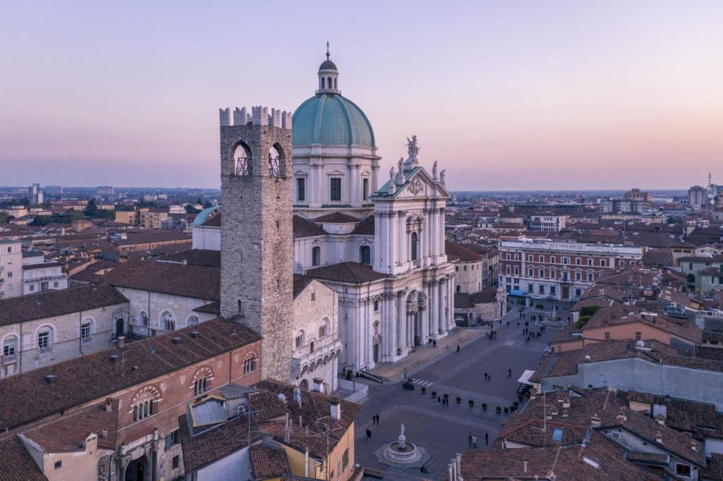Vista generica su Brescia o vista sulla città dall'interno del bed & breakfast