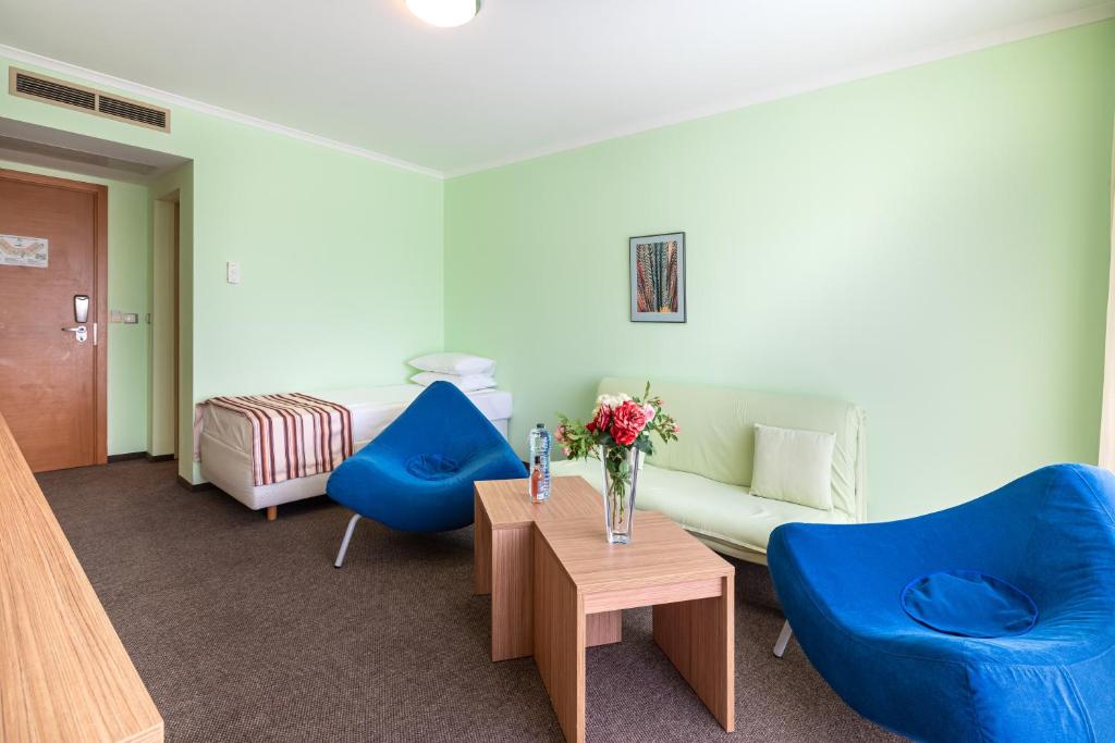 A seating area at Jeravi Beach Hotel - All Inclusive