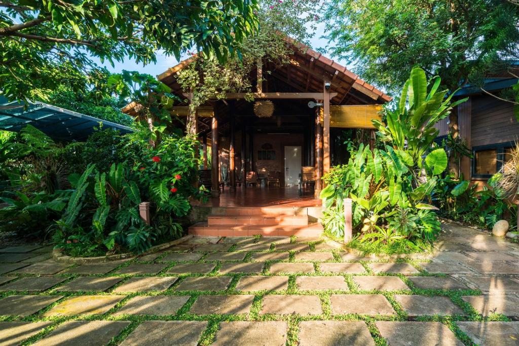 Vườn quanh Eco House Villa