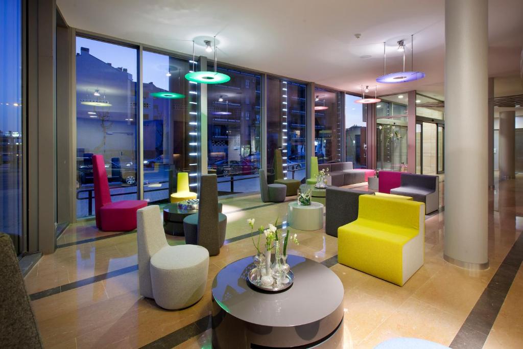 A seating area at Hotel MasMonzon