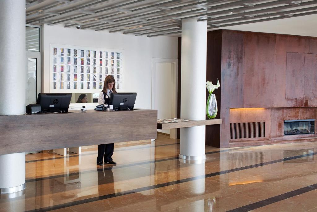 The lobby or reception area at Hotel MasMonzon