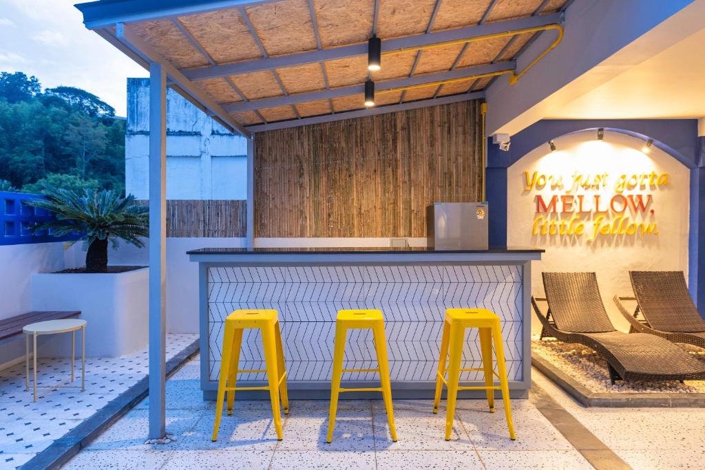 Posezení v ubytování Mellow Poshtel - Kata Beach