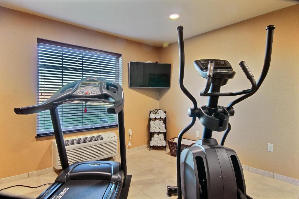 Cobblestone Hotel & Suites - McCook photo