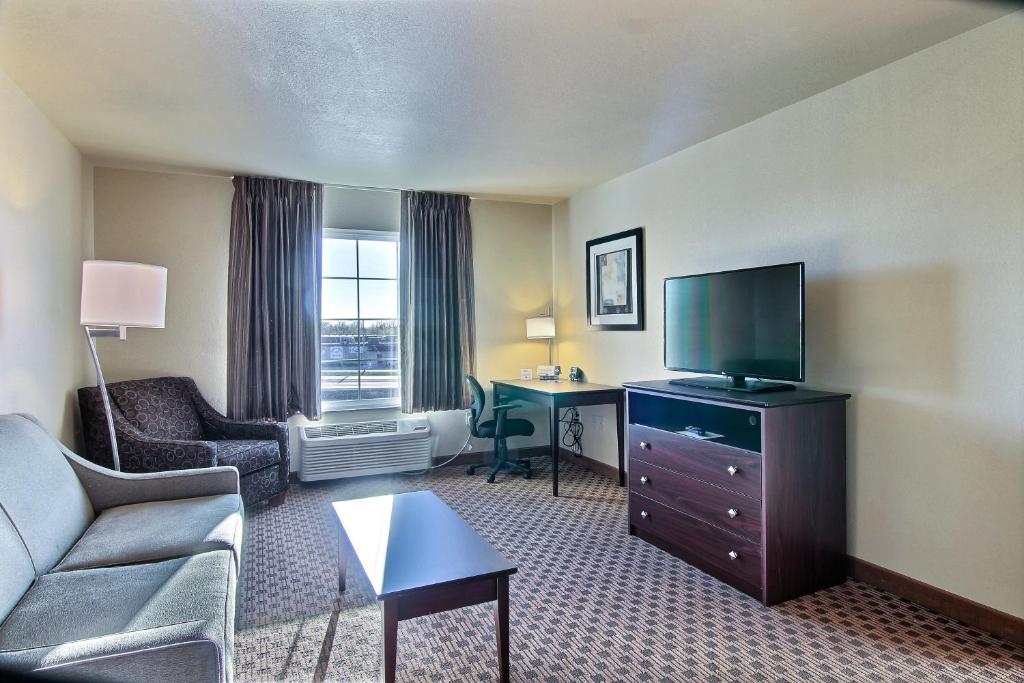 Cobblestone Hotel & Suites - McCook photo