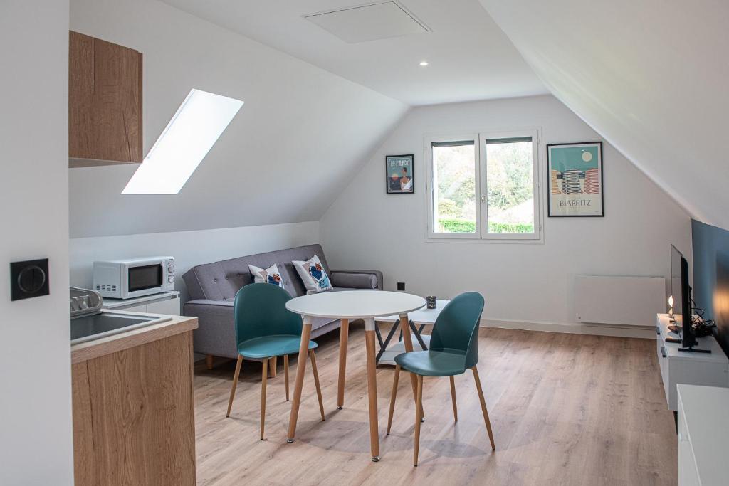Η κουζίνα ή μικρή κουζίνα στο Appartement moderne avec parking