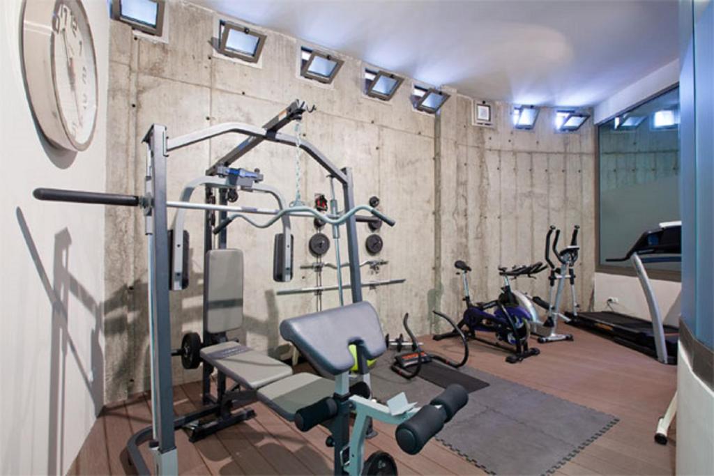 The fitness centre and/or fitness facilities at Hotel MasMonzon