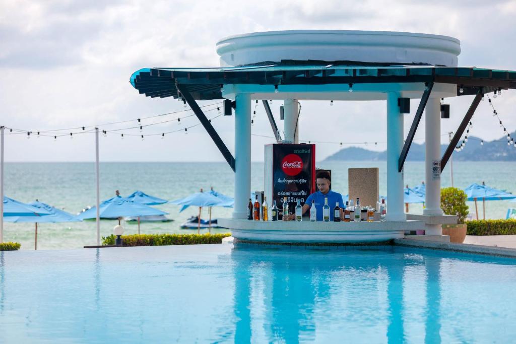 Bazén v ubytování Al's Resort nebo v jeho okolí