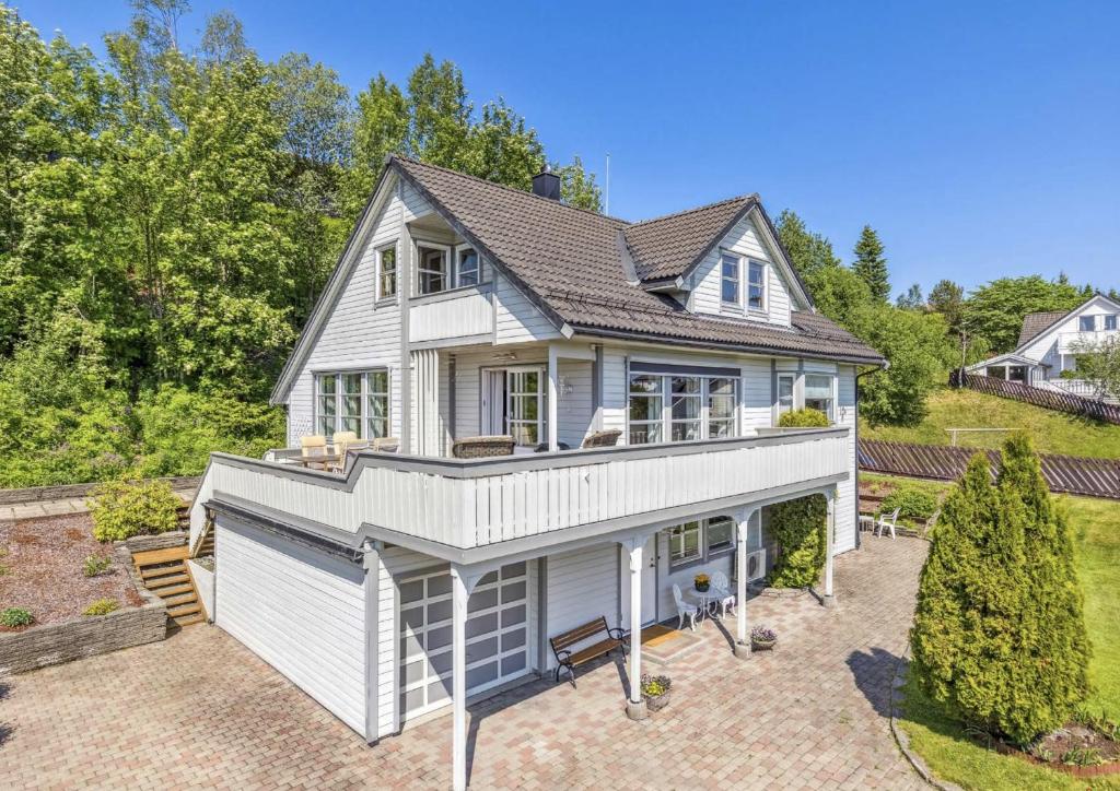 Rom med frokost like ved Granåsen photo