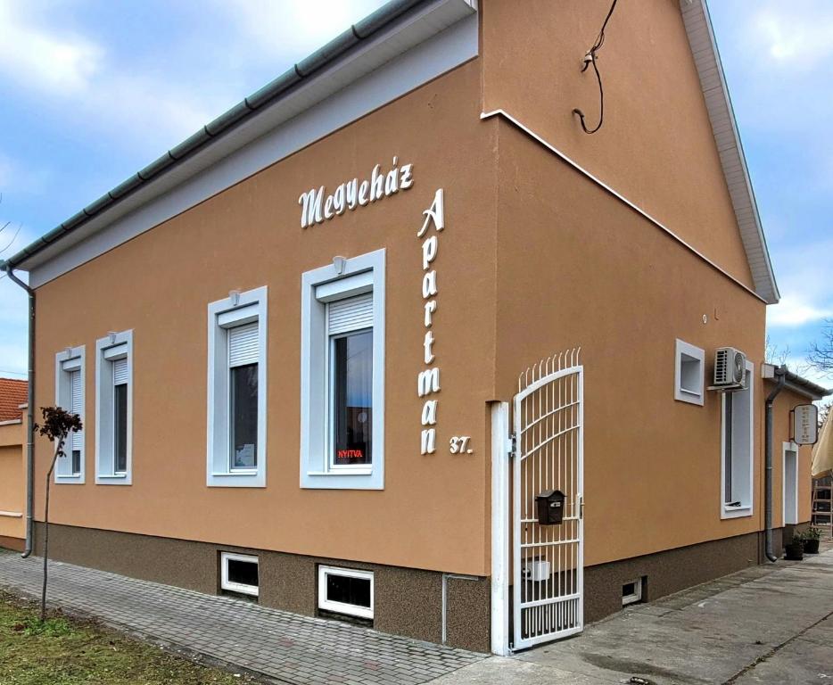Budynek, w którym mieści się kwatera prywatna