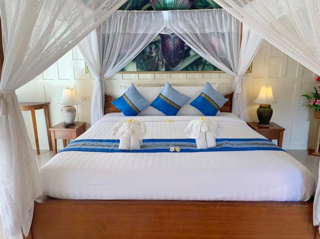 Coconut Beach Resort, Koh Chang - Second Row Beach Bungalow
