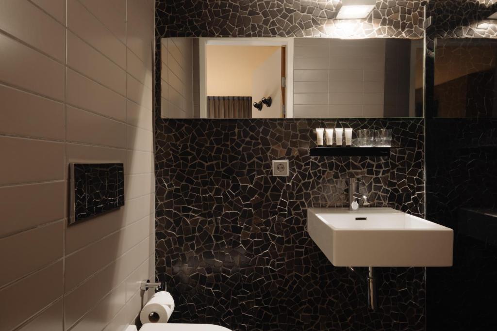 Hotel V Frederiksplein - Resim 6