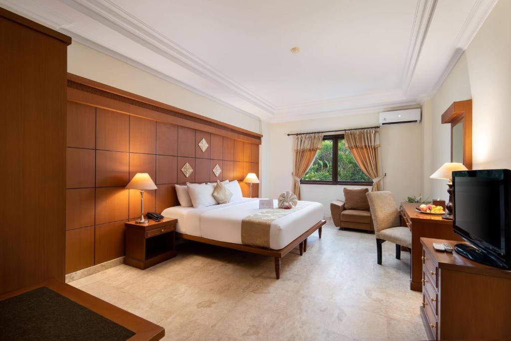 Royal Hotel and Convention Tretes - Deluxe Room