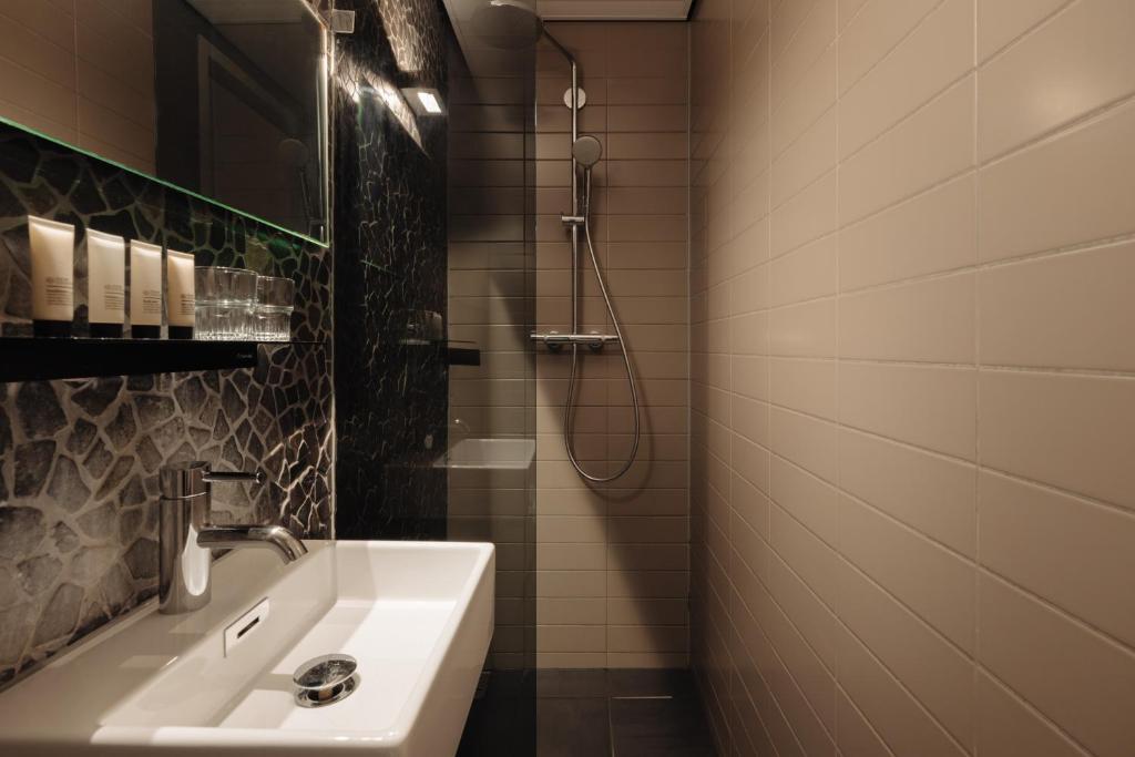 Hotel V Frederiksplein - Resim 9