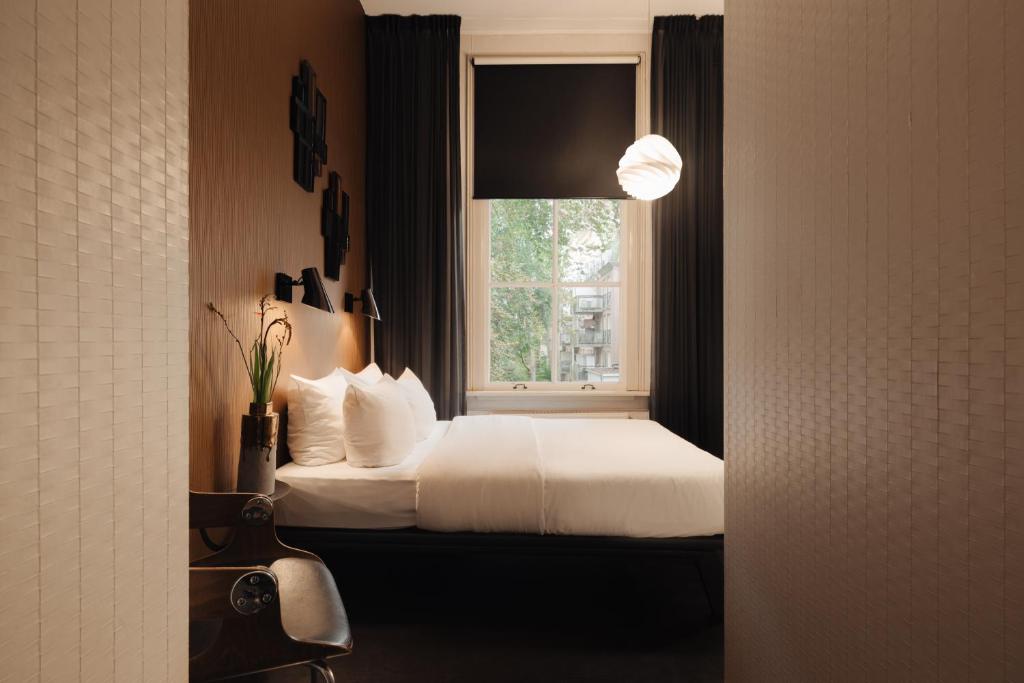 Postel nebo postele na pokoji v ubytování Hotel V Frederiksplein