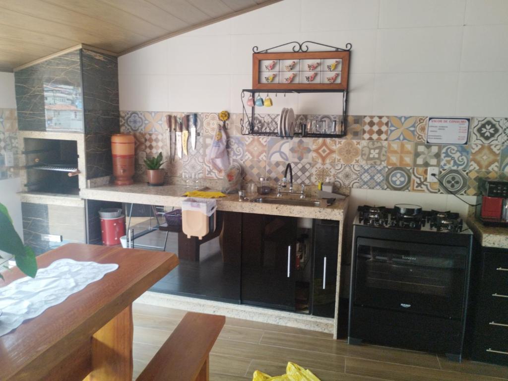 Kuchyň nebo kuchyňský kout v ubytování Casa de maurinho