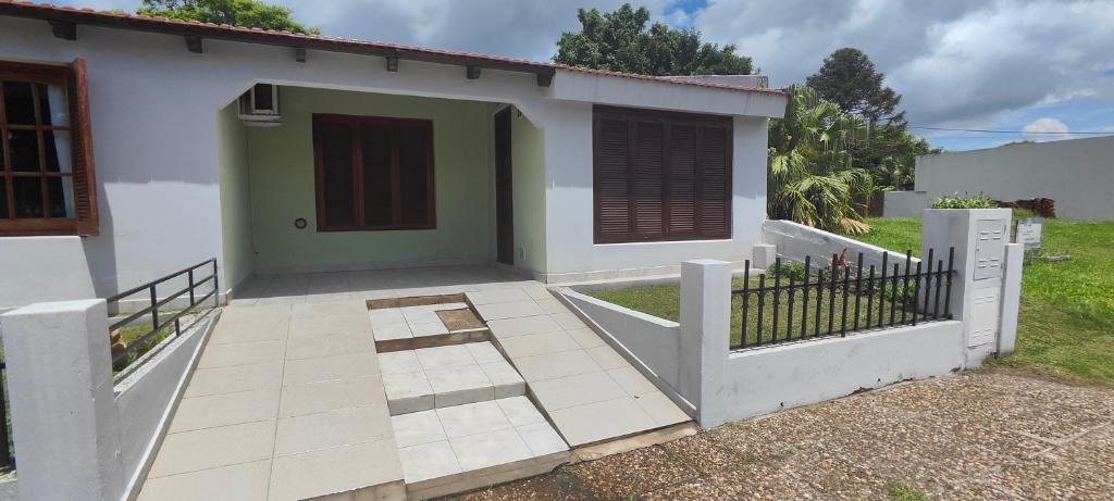 a small house with a fence and a gate at Departamento Bienestar Termas in Federación
