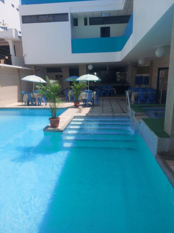 Bazén v ubytování Hotel Dorado Inn nebo v jeho okolí