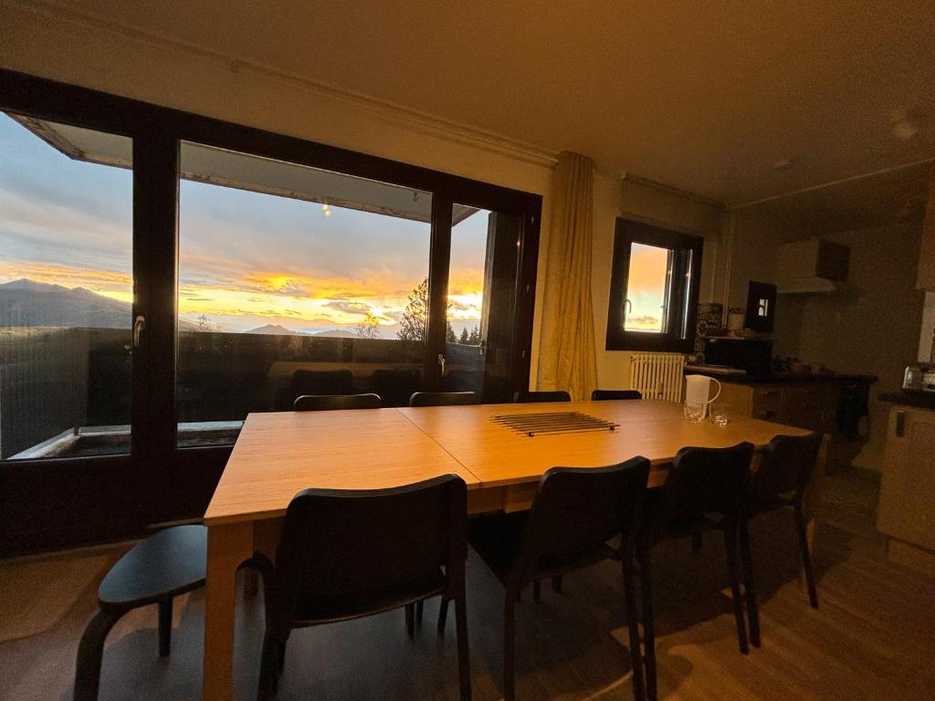 Photo de la galerie de l'établissement Bel appart vue pistes et montagnes, à Allevard